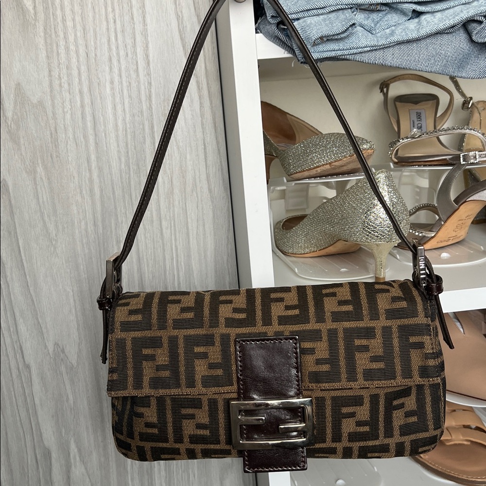 FENDI Authentic BROWN ZUCCA CANVAS BAGUETTE read strap description